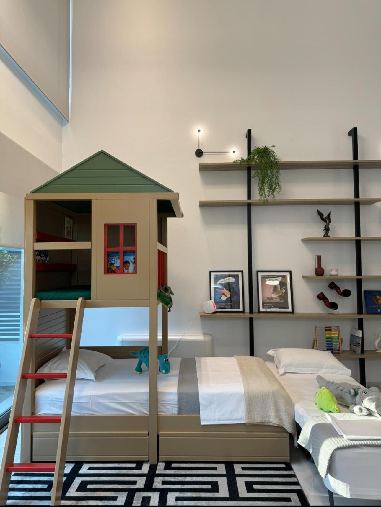 The Lop Holidays Luxury Apartment Athens